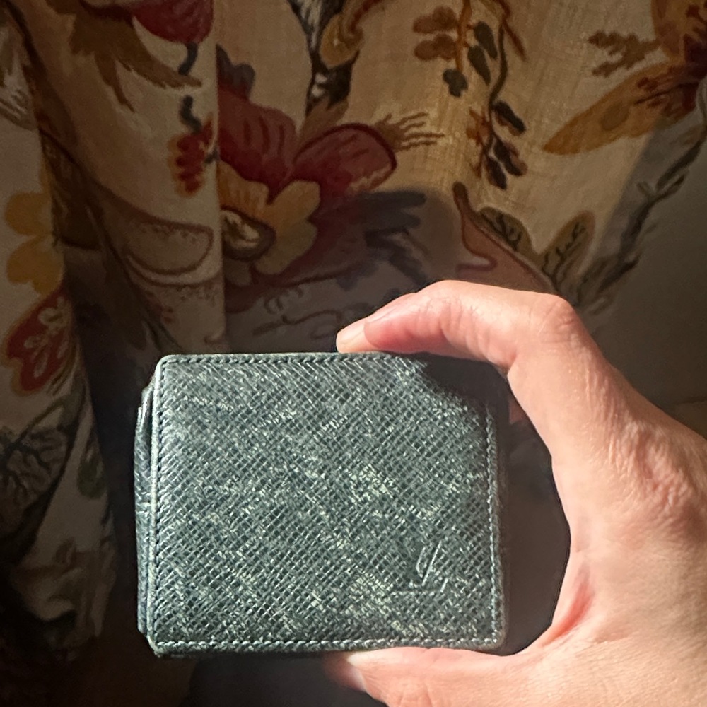 Men's or Women’s Green  Leather Wallet coin holder or key holder . Louis Vuitton